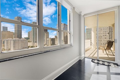 Condominio en alquiler en Miami, Florida, 3 dormitorios, 159.7 m2 № 2008698 - foto 12