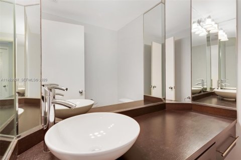 Condominio en alquiler en Miami, Florida, 3 dormitorios, 159.7 m2 № 2008698 - foto 28