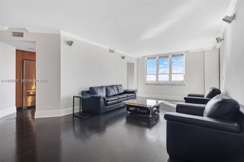 Condominio en alquiler en Miami, Florida, 3 dormitorios, 159.7 m2 № 2008698 - foto 15