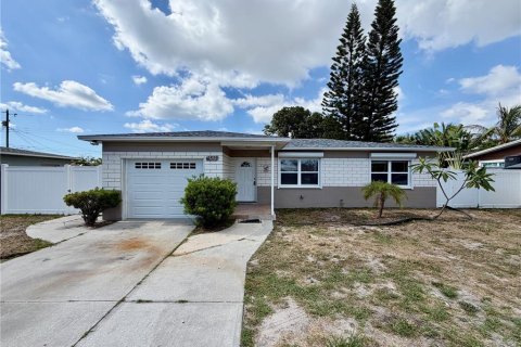 Villa ou maison à Saint Petersburg, Floride 2 chambres, 95.97 m2 № 2149342