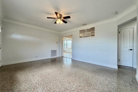 Villa ou maison à louer à Saint Petersburg, Floride: 2 chambres, 95.97 m2 № 2149342 - photo 3