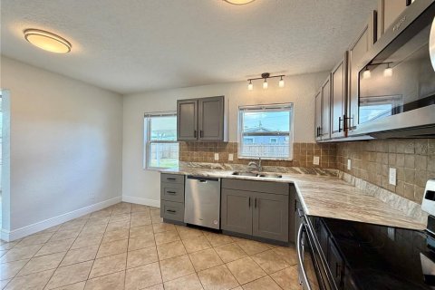 Villa ou maison à louer à Saint Petersburg, Floride: 2 chambres, 95.97 m2 № 2149342 - photo 8