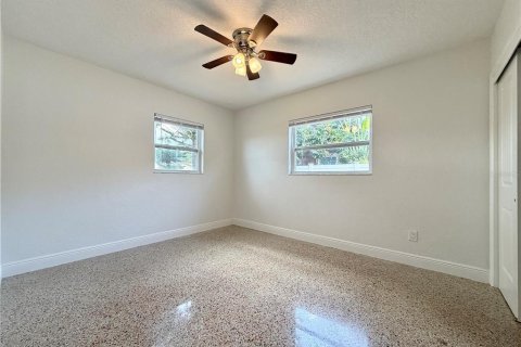 Villa ou maison à louer à Saint Petersburg, Floride: 2 chambres, 95.97 m2 № 2149342 - photo 11