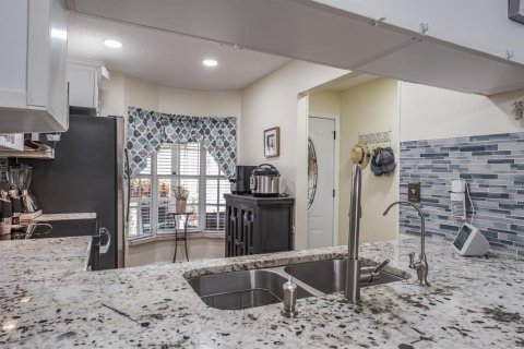 Townhouse in New Port Richey, Florida 2 bedrooms, 126.25 sq.m. № 1533099 - photo 14