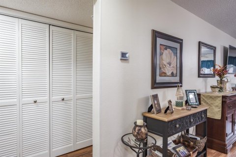 Townhouse in New Port Richey, Florida 2 bedrooms, 126.25 sq.m. № 1533099 - photo 22