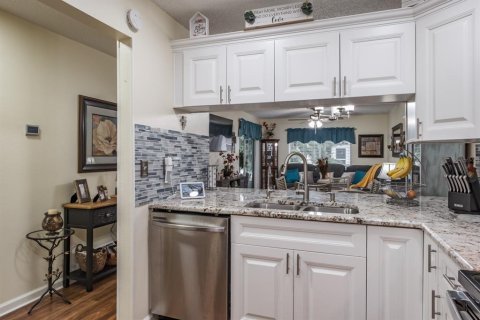 Townhouse in New Port Richey, Florida 2 bedrooms, 126.25 sq.m. № 1533099 - photo 18