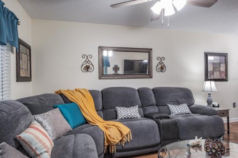 Townhouse in New Port Richey, Florida 2 bedrooms, 126.25 sq.m. № 1533099 - photo 30