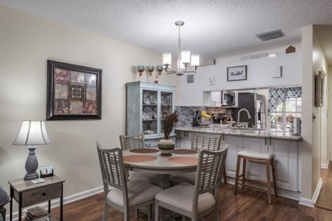 Townhouse in New Port Richey, Florida 2 bedrooms, 126.25 sq.m. № 1533099 - photo 23