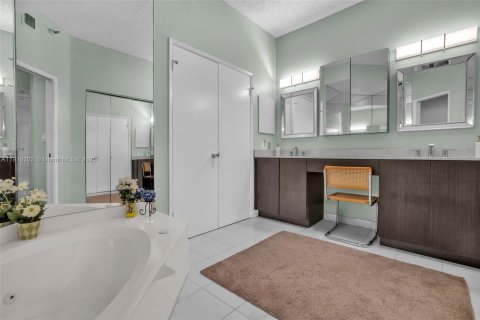 Купить кондоминиум в Авентура, Флорида 2 спальни, 126.44м2, № 1974878 - фото 19