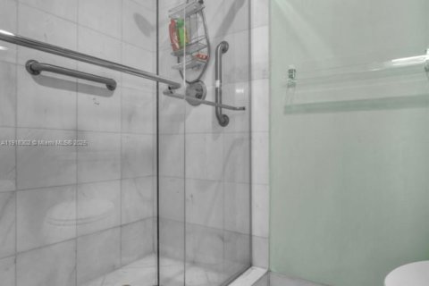 Купить кондоминиум в Авентура, Флорида 2 спальни, 126.44м2, № 1974878 - фото 21