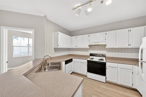 Купить кондоминиум в Мейтленд, Флорида 6 комнат, 118.91м2, № 2107664 - фото 10