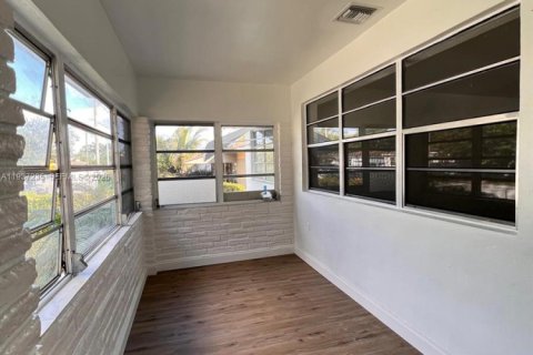 Propiedad comercial en venta en Miami, Florida, 173.54 m2 № 2053420 - foto 23