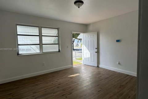 Propiedad comercial en venta en Miami, Florida, 173.54 m2 № 2053420 - foto 17