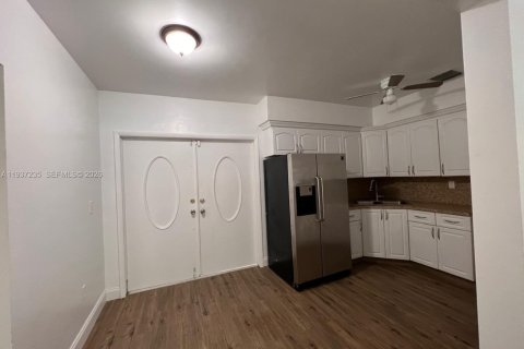 Propiedad comercial en venta en Miami, Florida, 173.54 m2 № 2053420 - foto 26