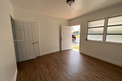 Propiedad comercial en venta en Miami, Florida, 173.54 m2 № 2053420 - foto 19