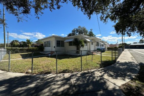 Propiedad comercial en venta en Miami, Florida, 173.54 m2 № 2053420 - foto 2