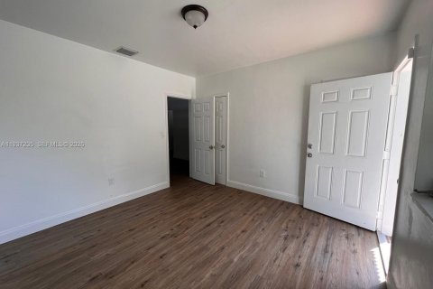 Propiedad comercial en venta en Miami, Florida, 173.54 m2 № 2053420 - foto 18