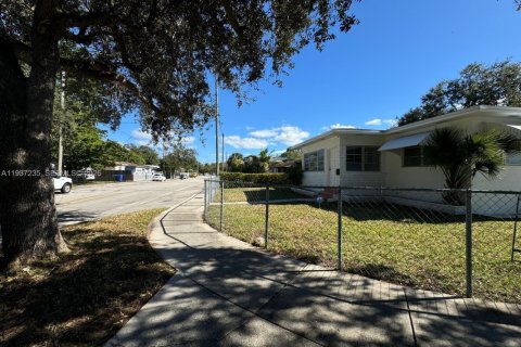 Propiedad comercial en venta en Miami, Florida, 173.54 m2 № 2053420 - foto 3