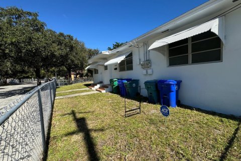 Propiedad comercial en venta en Miami, Florida, 173.54 m2 № 2053420 - foto 6