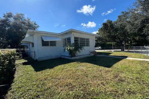 Propiedad comercial en venta en Miami, Florida, 173.54 m2 № 2053420 - foto 5