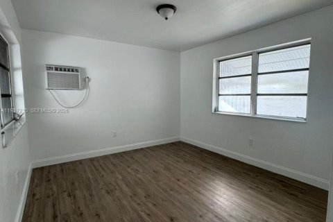 Propiedad comercial en venta en Miami, Florida, 173.54 m2 № 2053420 - foto 16