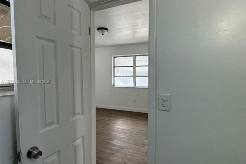 Propiedad comercial en venta en Miami, Florida, 173.54 m2 № 2053420 - foto 13