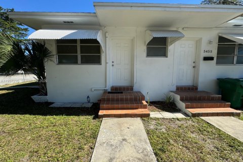 Propiedad comercial en venta en Miami, Florida, 173.54 m2 № 2053420 - foto 8