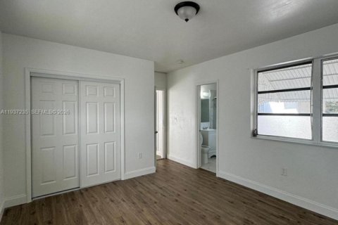 Propiedad comercial en venta en Miami, Florida, 173.54 m2 № 2053420 - foto 15