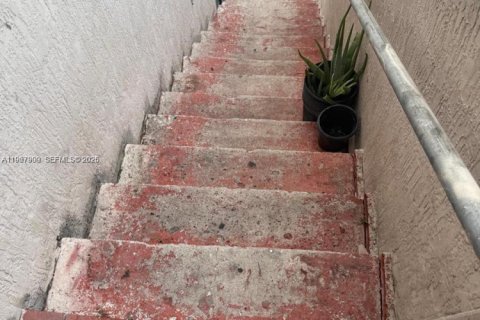 Купить виллу или дом в Майами, Флорида 3 спальни, 237.83м2, № 2029185 - фото 15