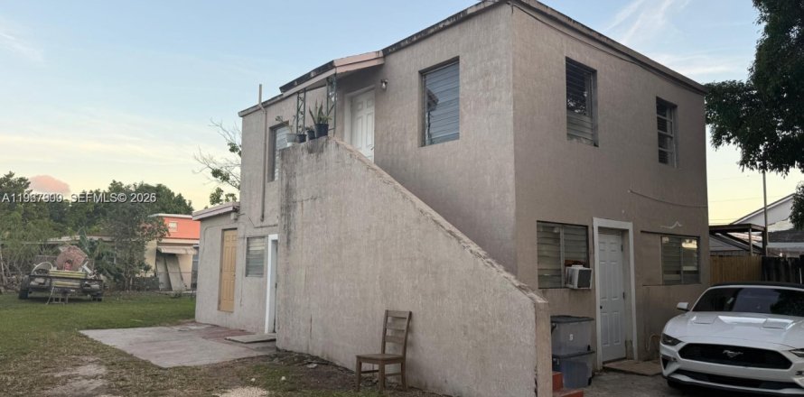 Дом в Майами, Флорида 3 спальни, 237.83м2 № 2029185