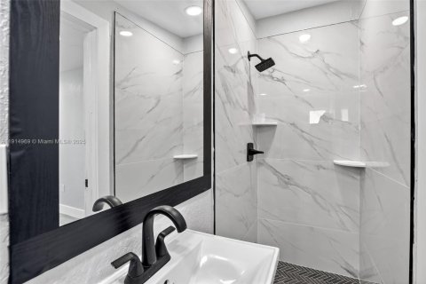 House in Fort Lauderdale, Florida 3 bedrooms, 112.32 sq.m. № 1971171 - photo 26