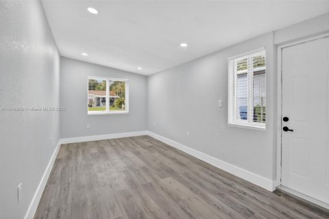 House in Fort Lauderdale, Florida 3 bedrooms, 112.32 sq.m. № 1971171 - photo 19