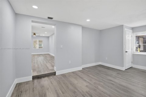 House in Fort Lauderdale, Florida 3 bedrooms, 112.32 sq.m. № 1971171 - photo 15