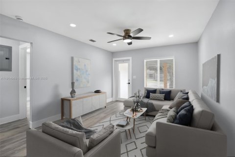House in Fort Lauderdale, Florida 3 bedrooms, 112.32 sq.m. № 1971171 - photo 7