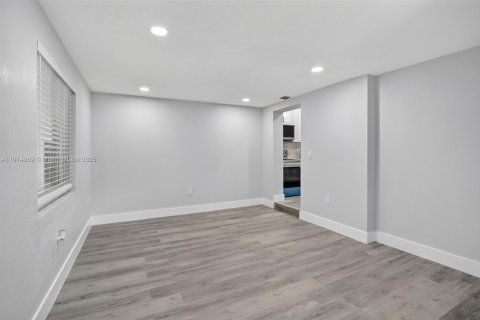 House in Fort Lauderdale, Florida 3 bedrooms, 112.32 sq.m. № 1971171 - photo 16