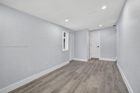 House in Fort Lauderdale, Florida 3 bedrooms, 112.32 sq.m. № 1971171 - photo 20
