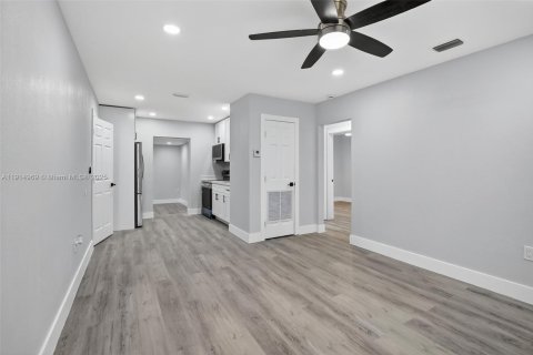 House in Fort Lauderdale, Florida 3 bedrooms, 112.32 sq.m. № 1971171 - photo 9