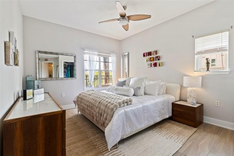 Condo in Saint Petersburg, Florida, 2 bedrooms № 2096237 - photo 18