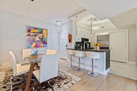 Condo in Saint Petersburg, Florida, 2 bedrooms № 2096237 - photo 3