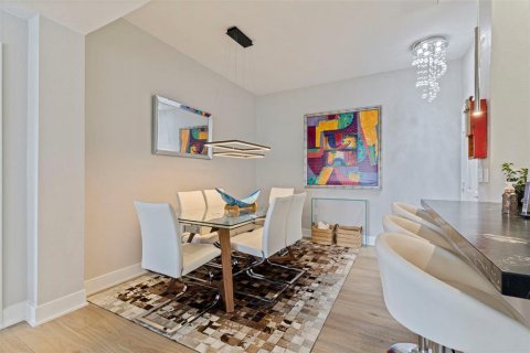 Condo in Saint Petersburg, Florida, 2 bedrooms № 2096237 - photo 6