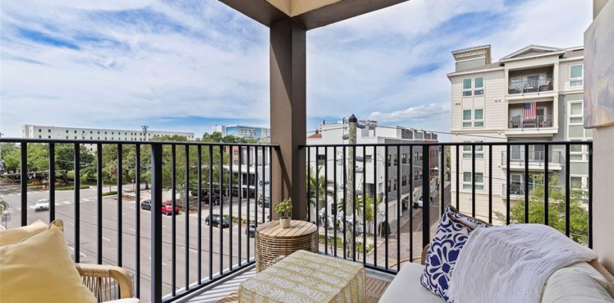 Condo in Saint Petersburg, Florida, 2 bedrooms № 2096237