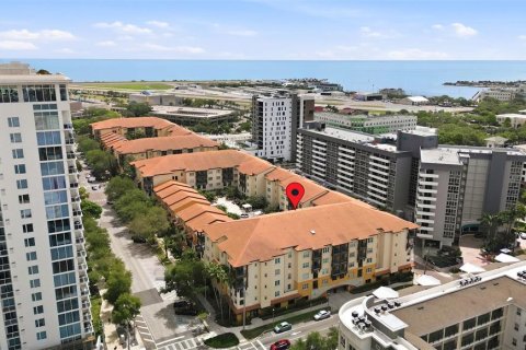 Condo in Saint Petersburg, Florida, 2 bedrooms № 2096237 - photo 26