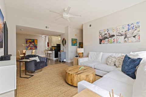 Condo in Saint Petersburg, Florida, 2 bedrooms № 2096237 - photo 15