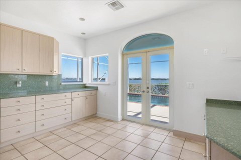 House in Vero Beach, Florida 4 bedrooms, 289.02 sq.m. № 2083099 - photo 20