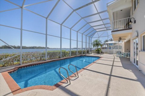 House in Vero Beach, Florida 4 bedrooms, 289.02 sq.m. № 2083099 - photo 6