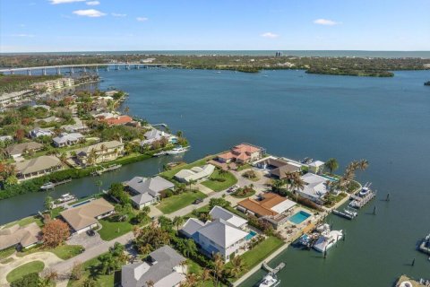 House in Vero Beach, Florida 4 bedrooms, 289.02 sq.m. № 2083099 - photo 3