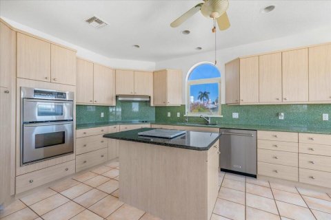 House in Vero Beach, Florida 4 bedrooms, 289.02 sq.m. № 2083099 - photo 21