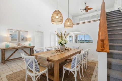 House in Vero Beach, Florida 4 bedrooms, 289.02 sq.m. № 2083099 - photo 11