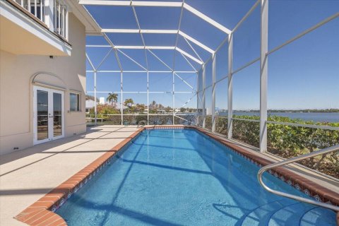 House in Vero Beach, Florida 4 bedrooms, 289.02 sq.m. № 2083099 - photo 7