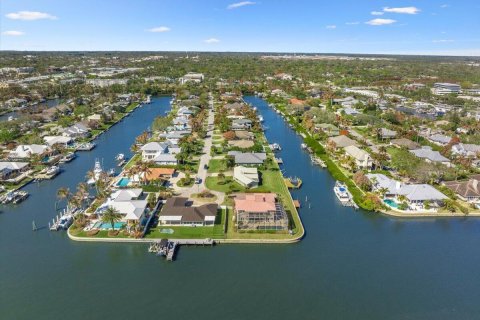 House in Vero Beach, Florida 4 bedrooms, 289.02 sq.m. № 2083099 - photo 4
